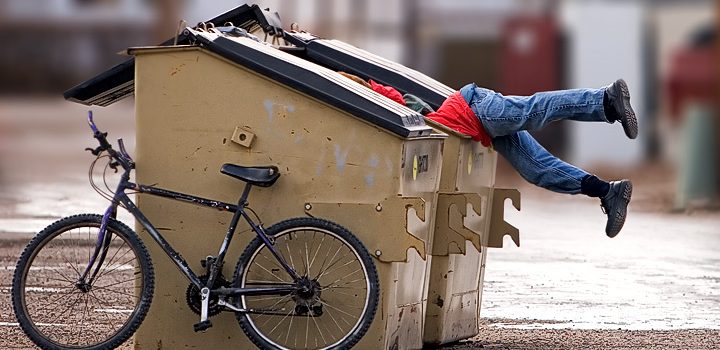 KONTRAŬKONSUMO: KREVO KONTRAŬ LA EKONOMIO, KIU TRANSFORMAS VIVOJN EN VAROJ! KONTRAŬKONSUMO: KREVO KONTRAŬ LA EKONOMIO, KIU TRANSFORMAS VIVOJN EN VAROJ!